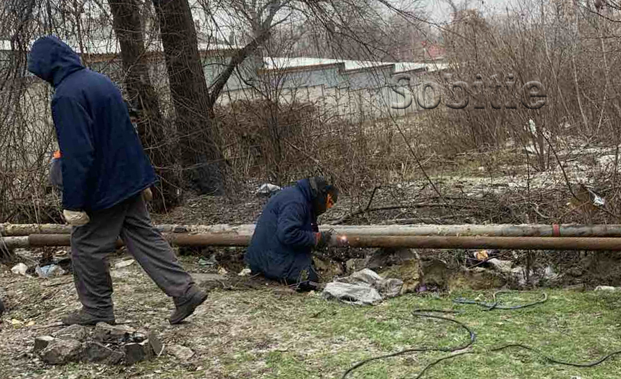 Працюють без вихідних: комунальники Кам’янського повертають тепло у домівки містян – роботи дуже багато